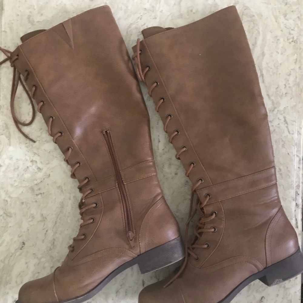 Laced high cut brown boots
